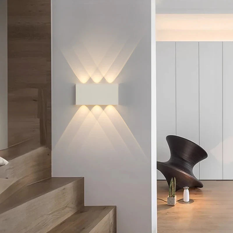 LumiBlock Wiederaufladbare Wandleuchte | Minimalistisches Design in Holzoptik